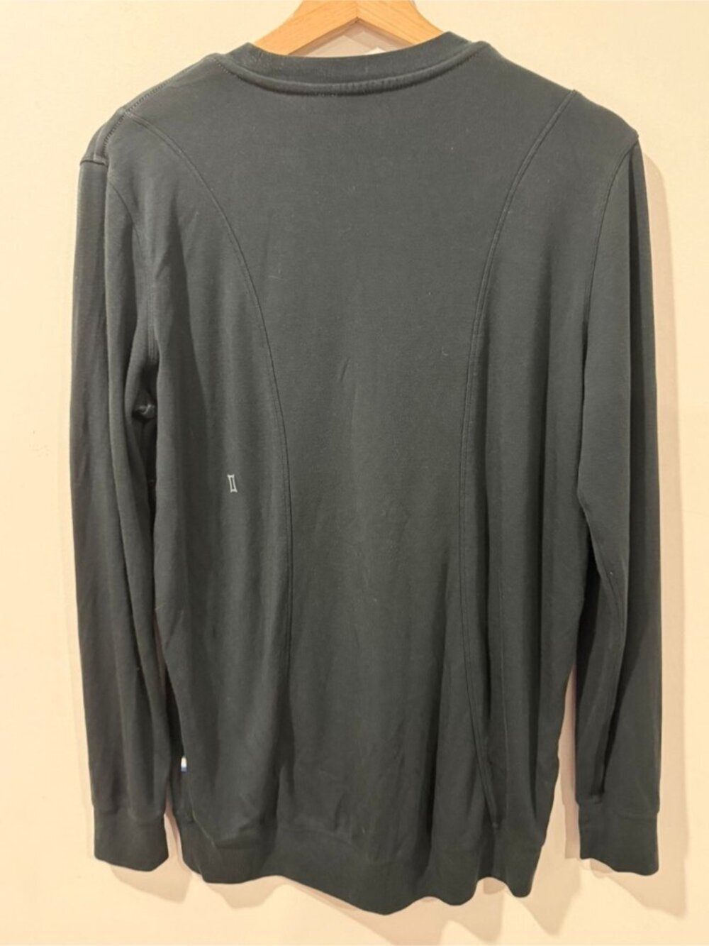 Kit and Ace Black Long Sleeve Crewneck Sweater Size Small - Picture 4 of 9